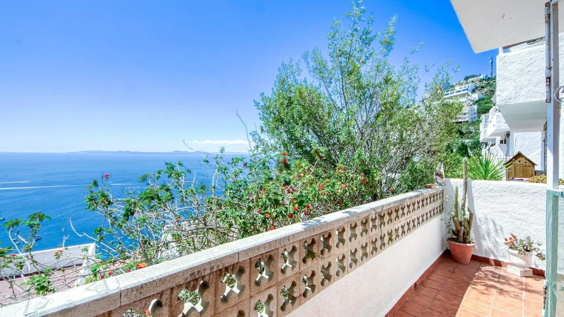 Lush Apartment With View Roses Spain