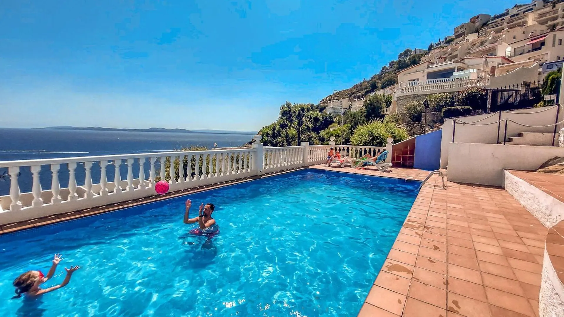 Lush Apartment With View Roses 0*,